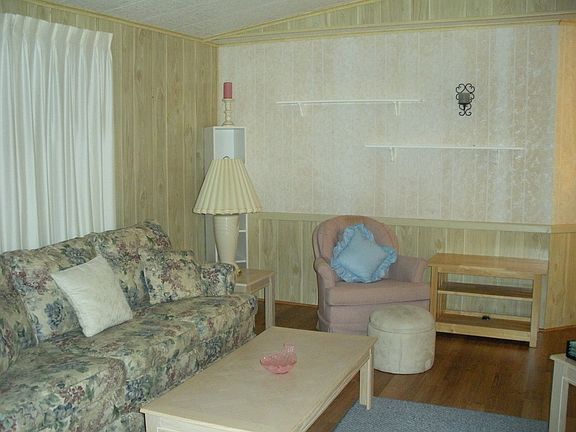 4th image of 195 Castle Dr