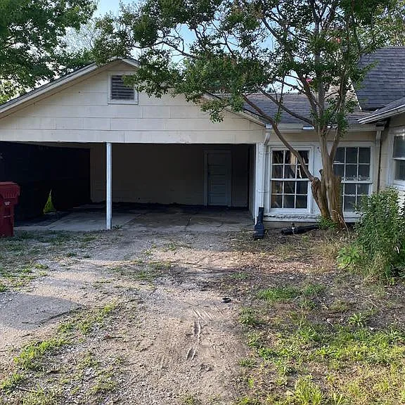 402 McKinney St — Photo 1