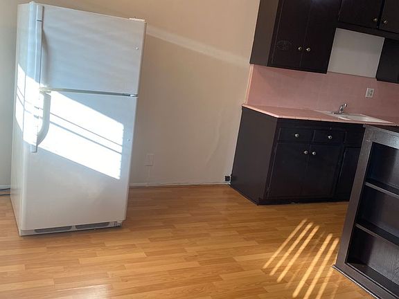 2nd image of 2913 W Rosecrans Ave Unit 4