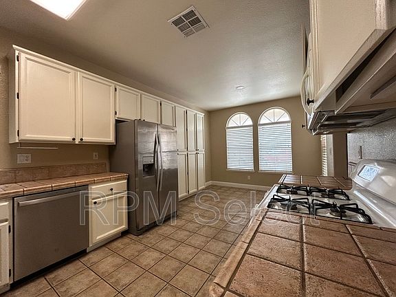 5th image of 1724 Magenta Dr