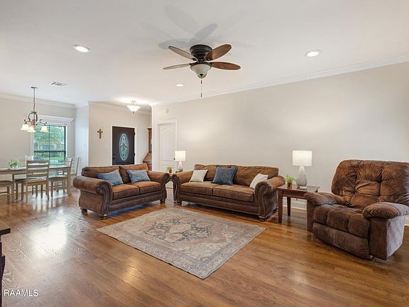 4th image of 302 Saint Matthias Dr