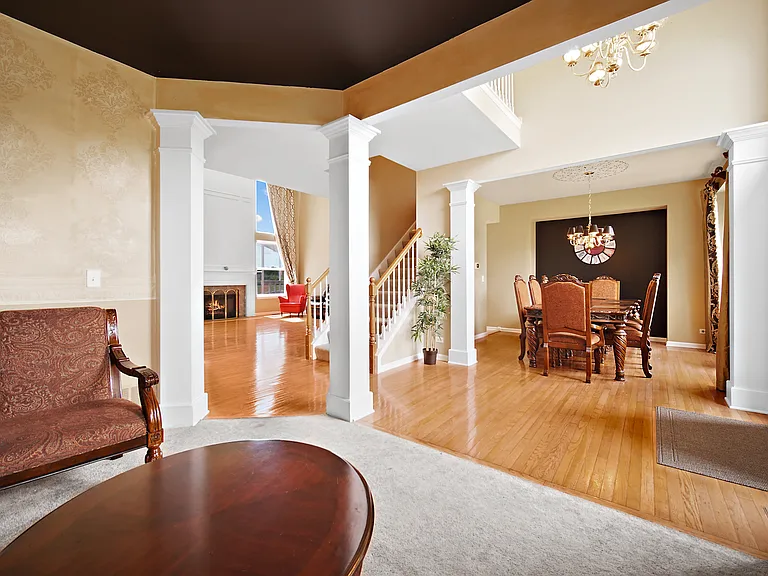 1044 Oakhill Dr — Photo 14