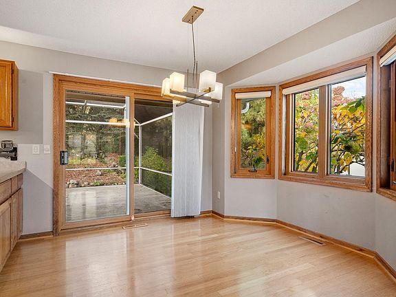 5th image of 2909 Sunnyside Cir