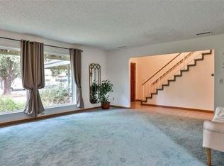 824 Navajo Dr, Riverside, CA 92507