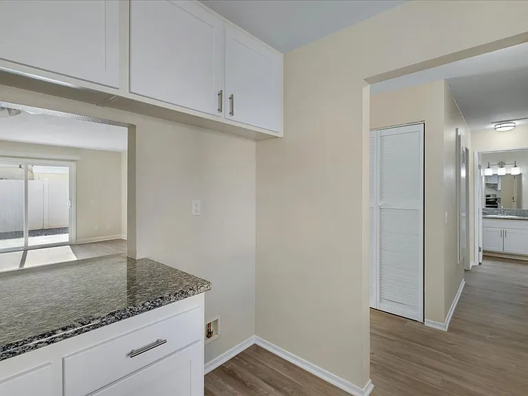 Concord Villas Patio Homes - Riverside, CA — Photo 36