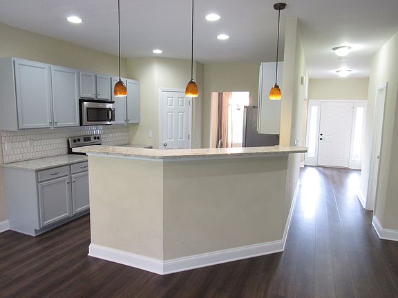 5th image of 608 Heritage Dr