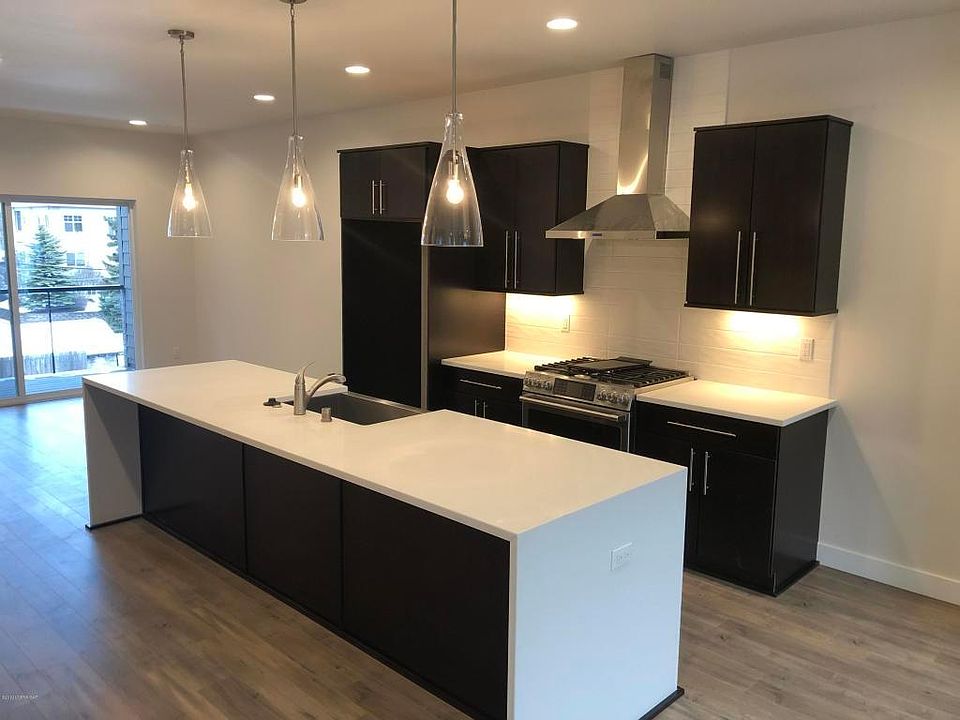 2nd image of 727 O St APT 5