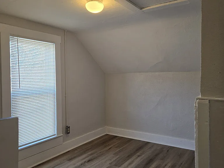 217 Crippen St #1 — Photo 14