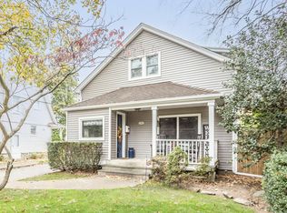 2 Elm Pl, Glen Head, NY 11545