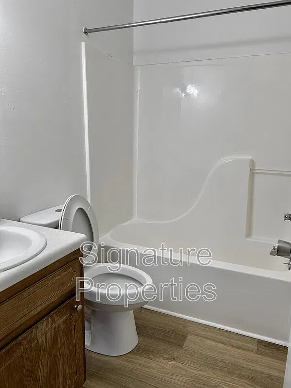 2 bed, 1.5 bath, 1000 sqft, $1,000 — Photo 1