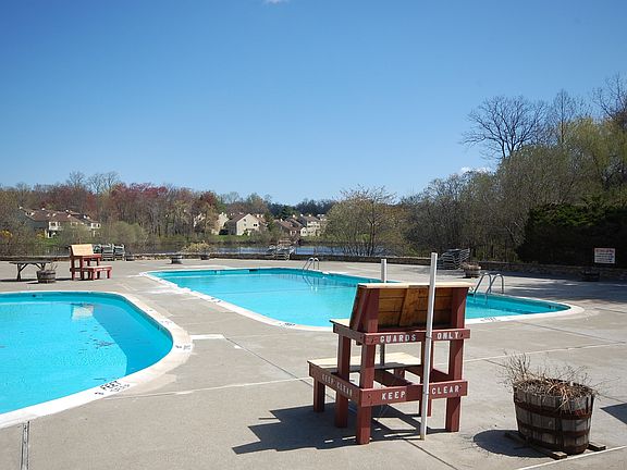 5th image of 63 Fox Run #63