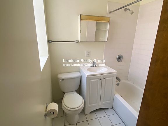 5th image of 4241 N Kenmore Ave Unit 202