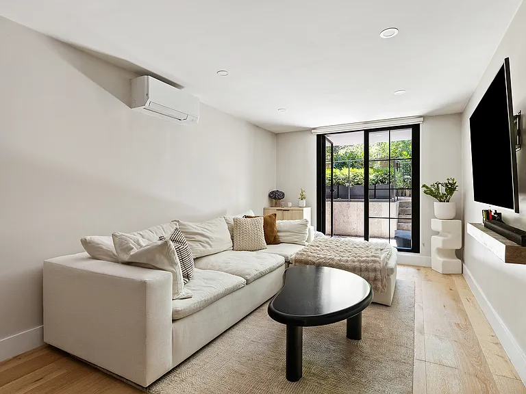 128 S 2nd St #1 — Photo 4