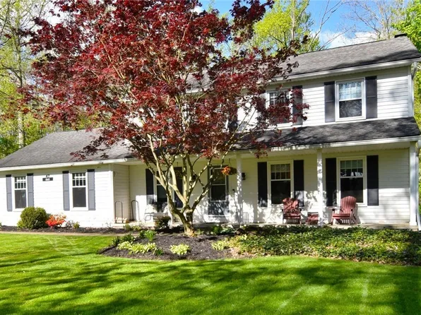 47 Daisy Ln, Chagrin Falls, OH 44022