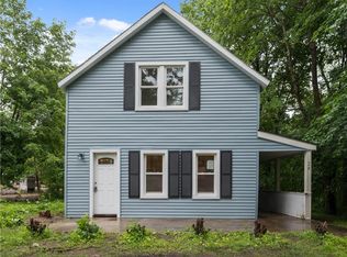 28 Maple St, Hope Valley, RI 02832