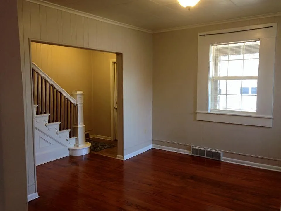 3 bed, 1.5 bath, 1200 sqft, $1,200 — Photo 2