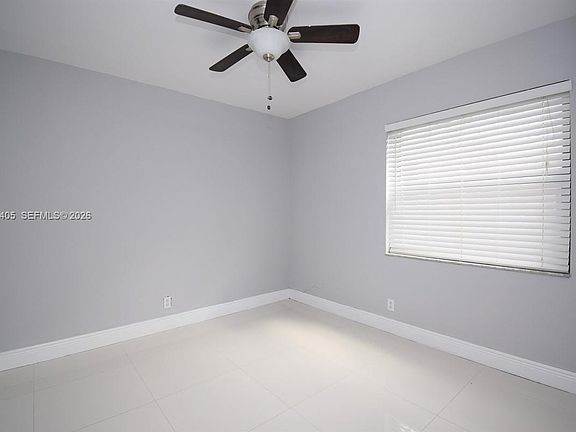 3rd image of 14 Chestnut Cir