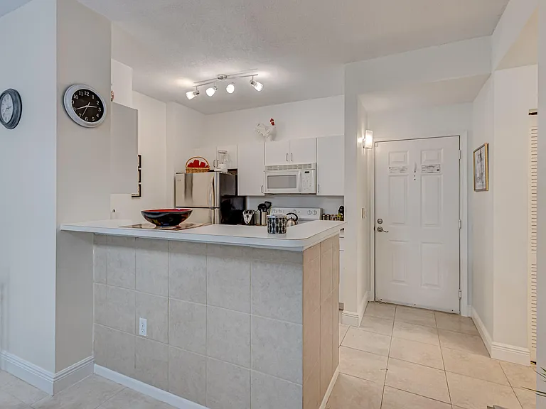 630 Sapodilla Ave #112 — Photo 17