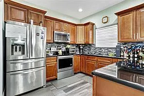 4 bed, 2.5 bath, $4,200 — Photo 4