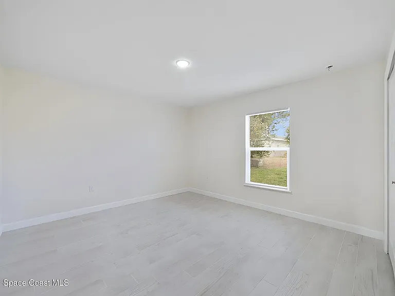 95 W Towne Pl — Photo 8