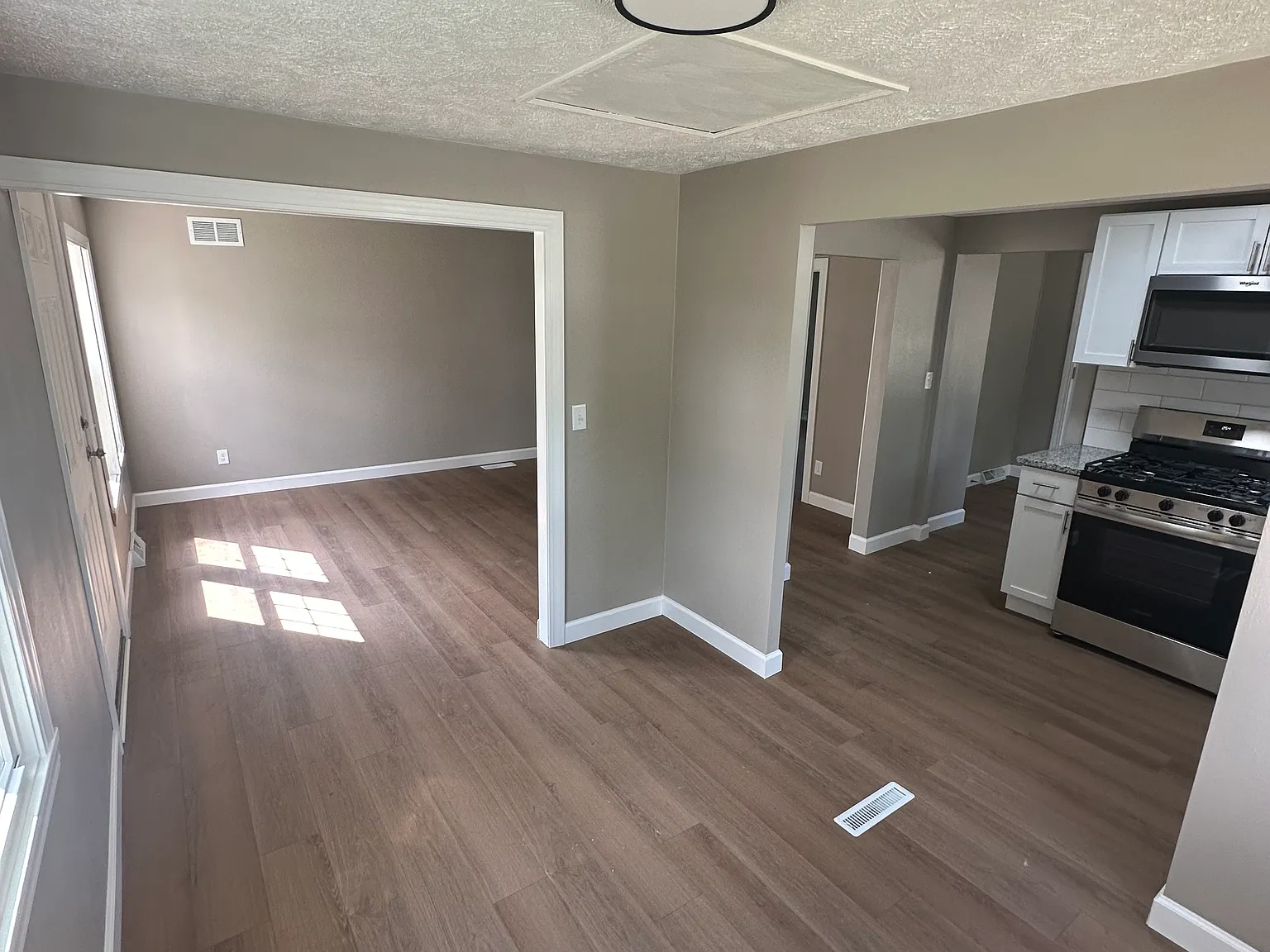 2 bed, 900 sqft, $1,800 — Photo 4