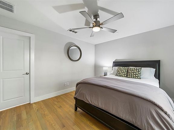 5th image of 1272 N Prairie Ave