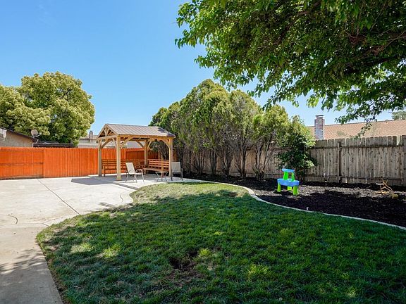 4th image of 148 Sandalwood Dr