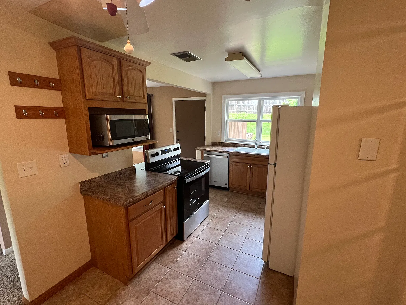 107 Mitchell Cir — Photo 3