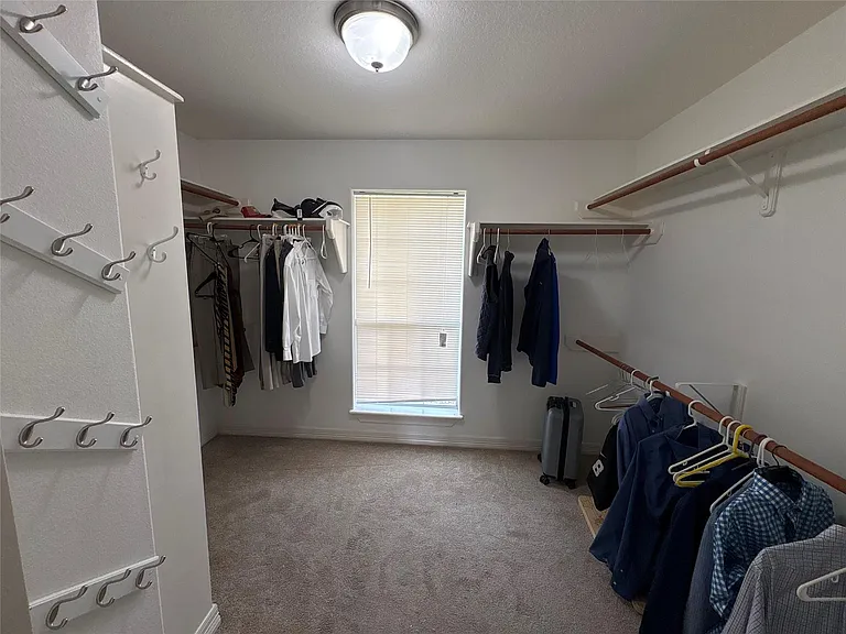 308 Williamsburg Ave — Photo 17