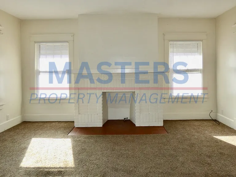 4113 N Lockwood Ave — Photo 4