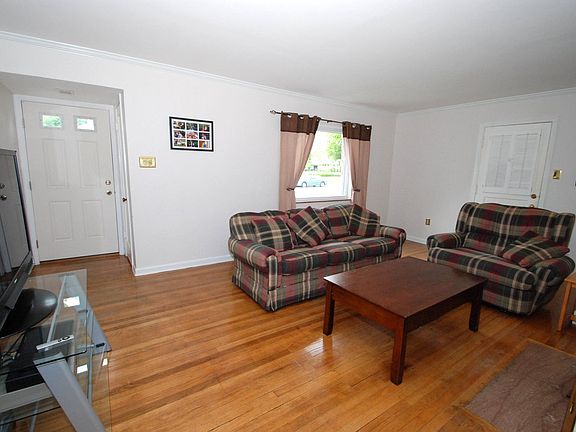 4th image of 1592 College Hill Dr
