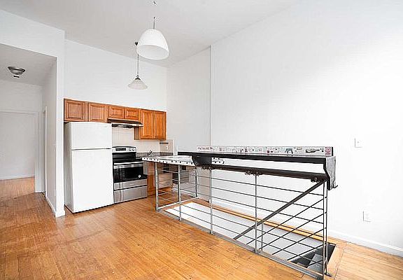 2nd image of 169 E 115th St APT 1A
