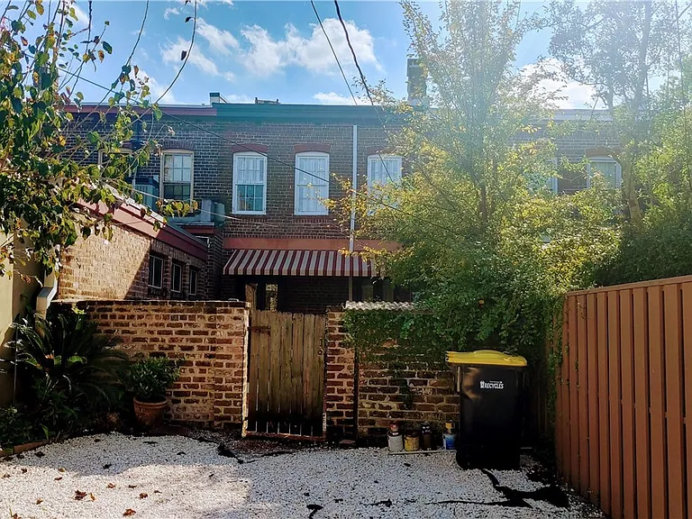 510 E State St — Photo 32