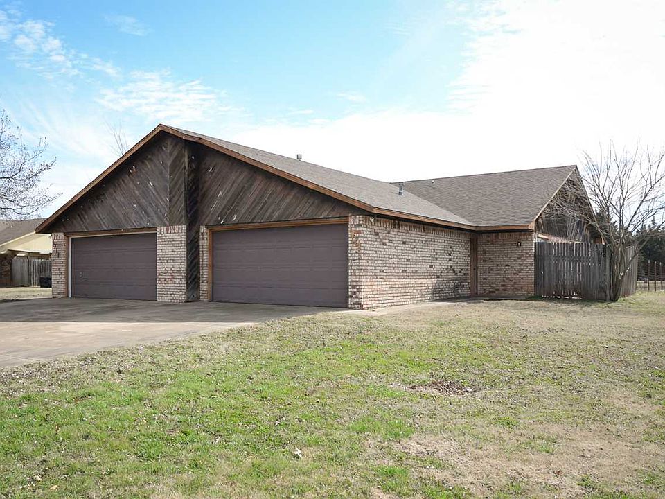 2nd image of 1711 S Shalamar Dr