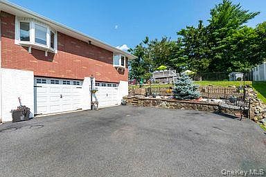 4th image of 38 W Taconic Rd