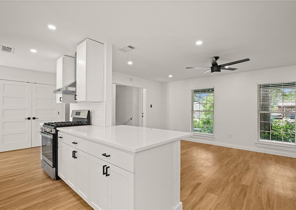 1st image of 604 Little Oak Dr