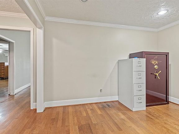 5th image of 1005 N Amy Dr