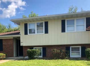 210 Nottingham Rd, Springfield, IL 62704