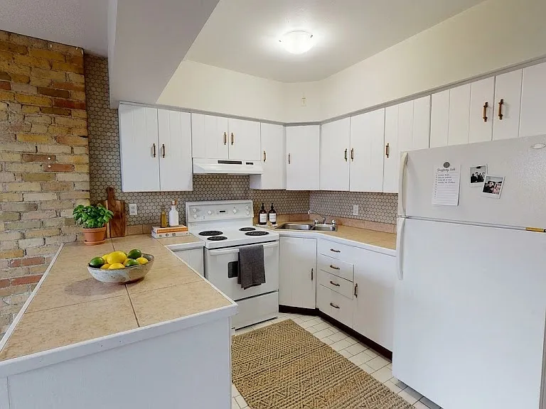 337 Richmond St — Photo 6
