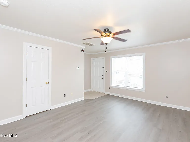 304 Bridgewood Dr — Photo 8