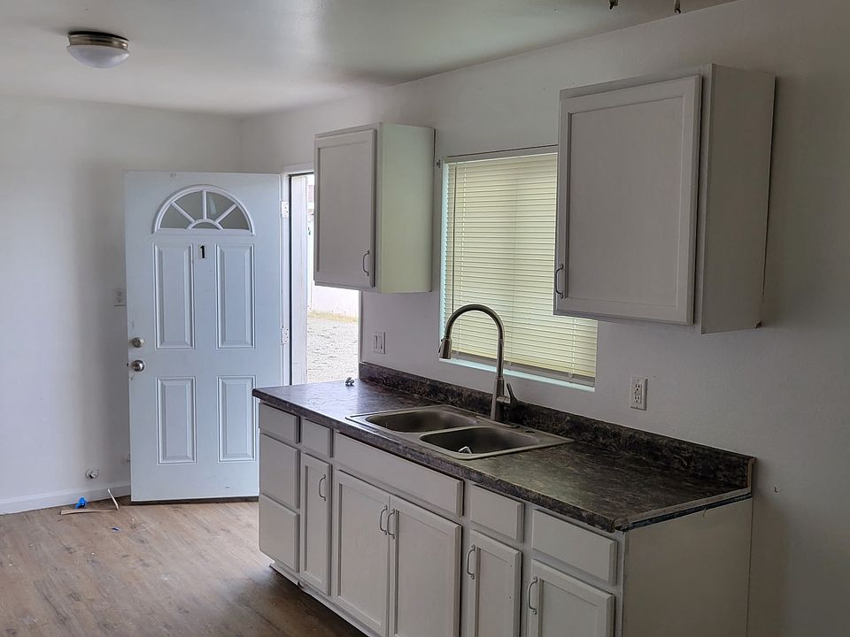 1st image of 15628 K St APT 1