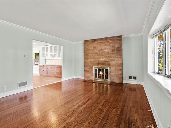3rd image of 34 Tuckahoe Ave