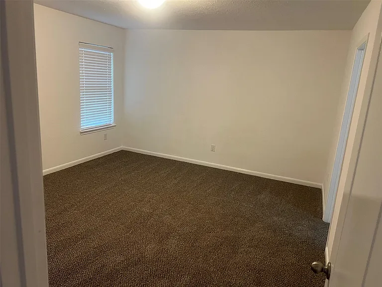 2524 Bryan Park Ln — Photo 6