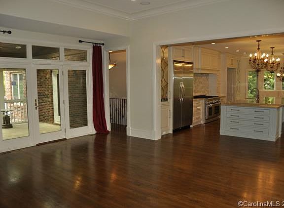 4th image of 716 Sardis Ln