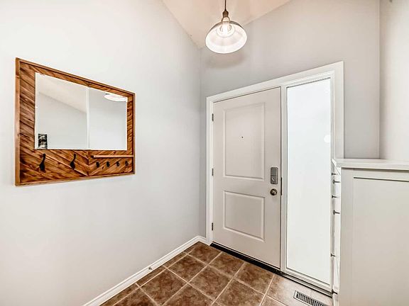 3rd image of 120 Macewan Glen Way NW
