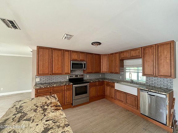 2nd image of 5807 Southport Dr