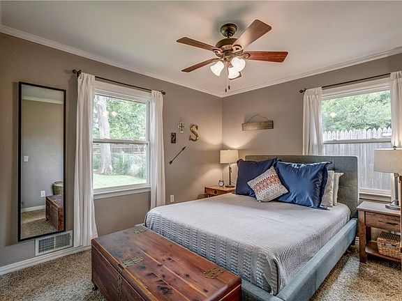 4th image of 2249 Carlton Way