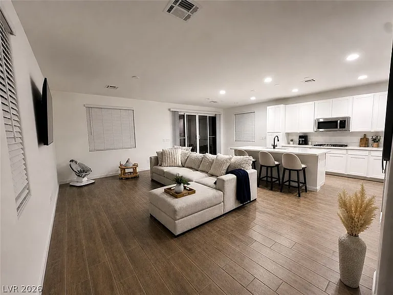 949 Ferodale Ave — Photo 2