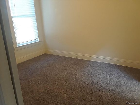 5th image of 927 E Cedar Ave