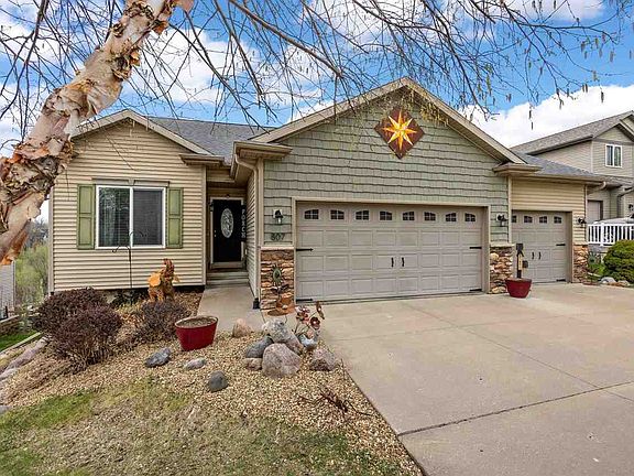 3rd image of 807 10th Avenue Pl